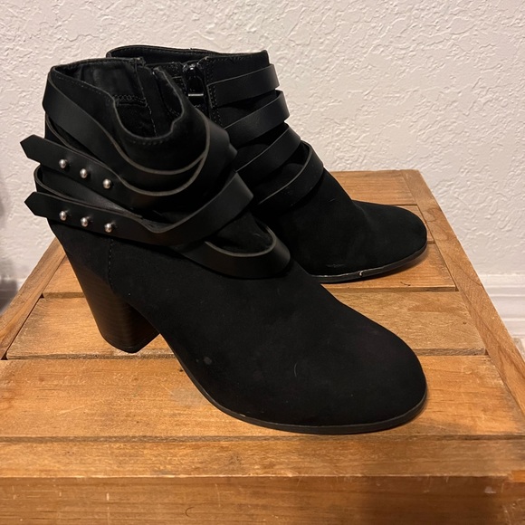 Woman's Black Ankle Boots Size 7.5 - Picture 4 of 9
